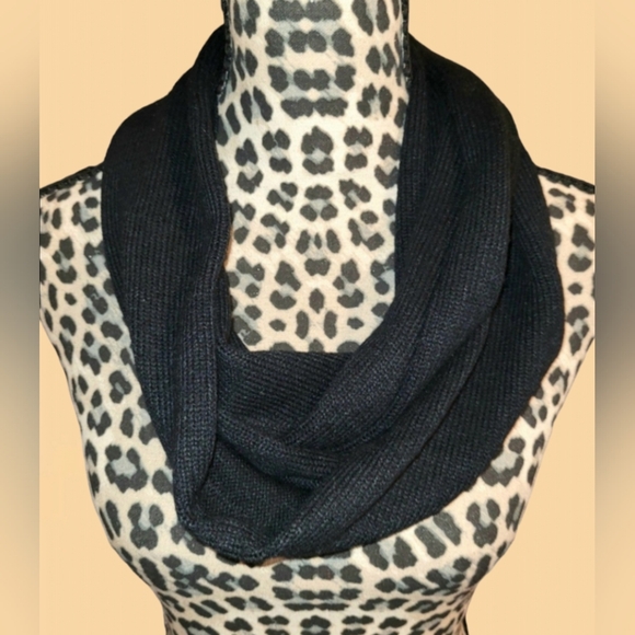 ZAPPOS Black Infinity Scarf ~ One Size - Picture 1 of 2